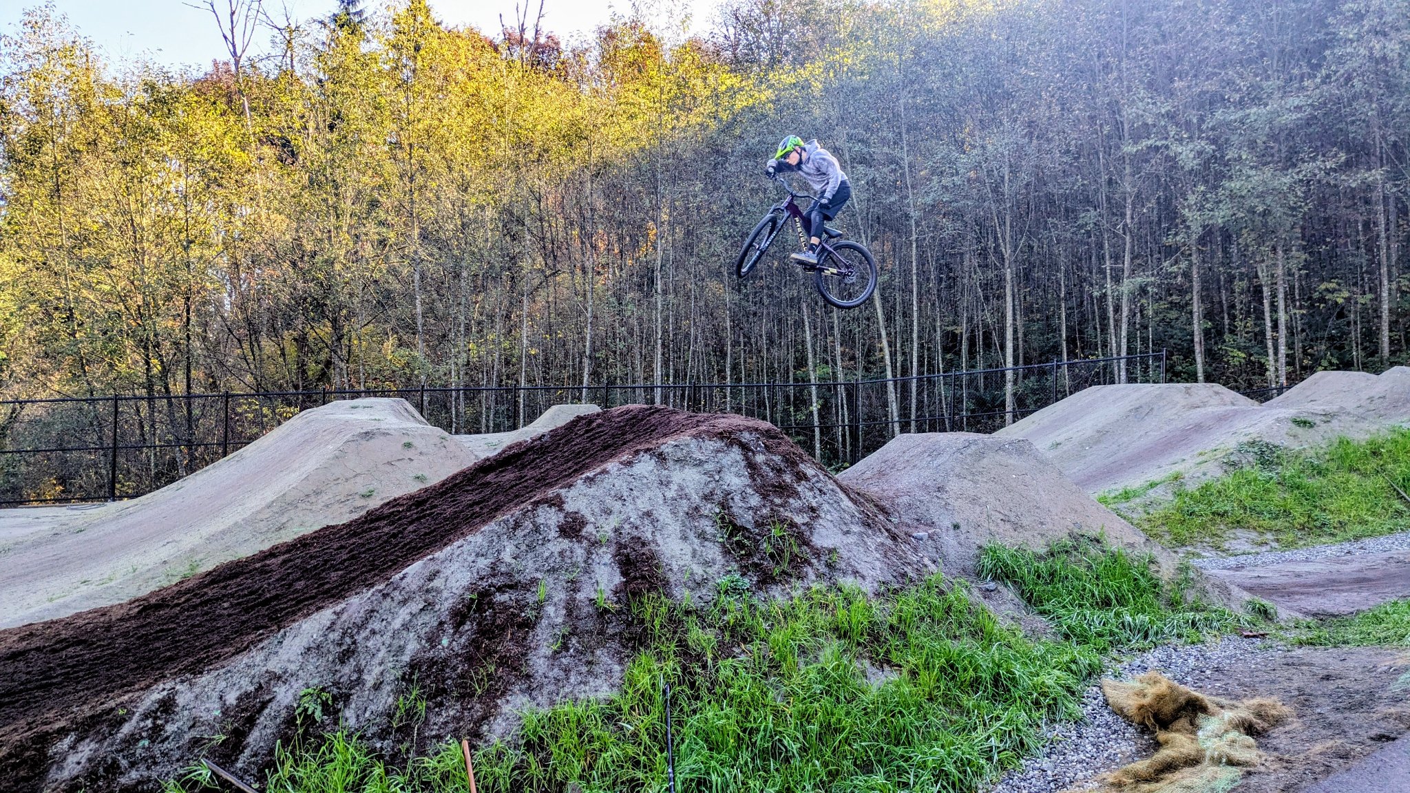 Prevelo Bravo Four sending a dirt jump line