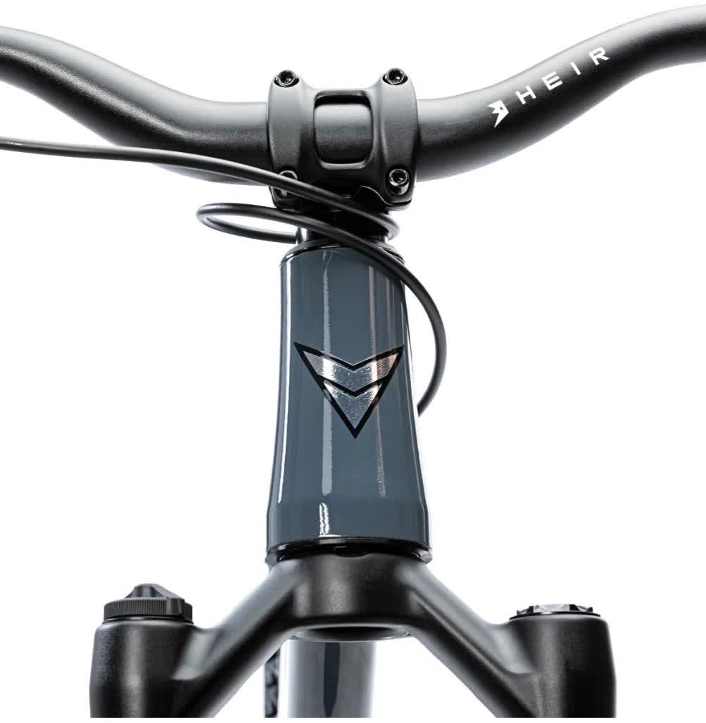 Prevelo Bravo Four cockpit with brake hose looped for bar spins